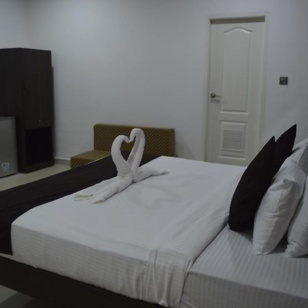 Hotel Sea Shore Beach Resort, Калангут Экстерьер фото