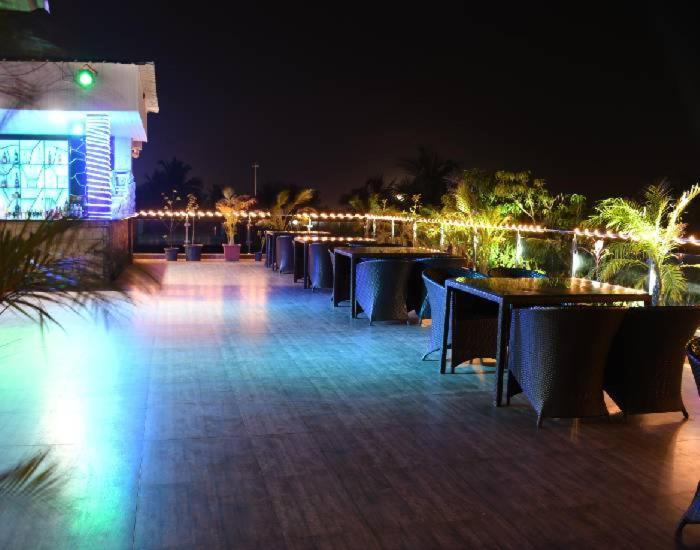 Hotel Sea Shore Beach Resort, Калангут Экстерьер фото
